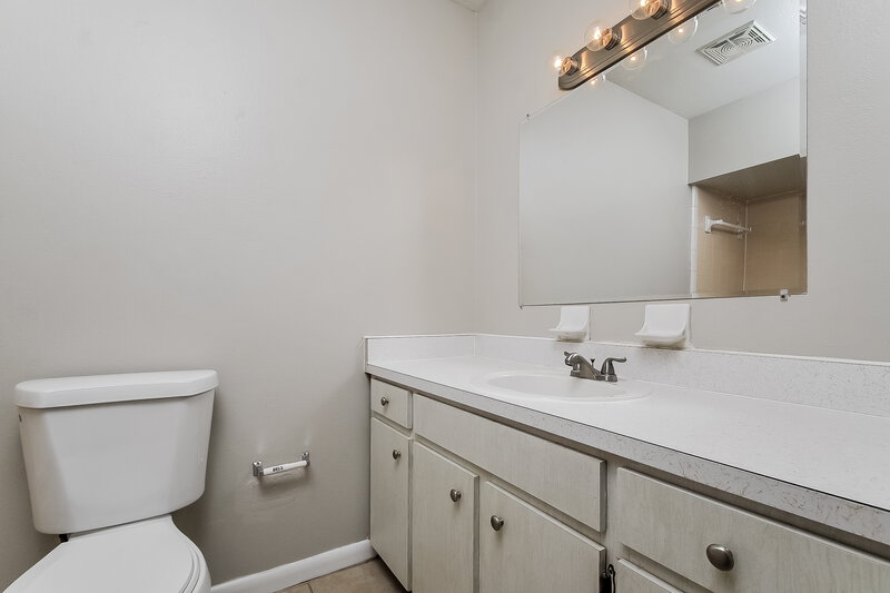 1,810/Mo, 5927 Stokes Rd Lakeland, FL 33812 Bathroom View