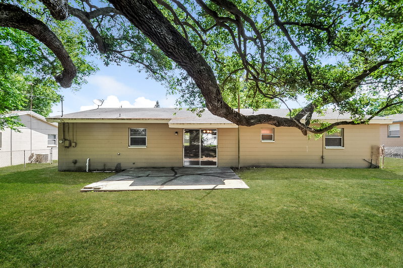 1,810/Mo, 5927 Stokes Rd Lakeland, FL 33812 Rear View