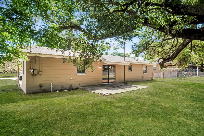 1,810/Mo, 5927 Stokes Rd Lakeland, FL 33812 Rear View 2