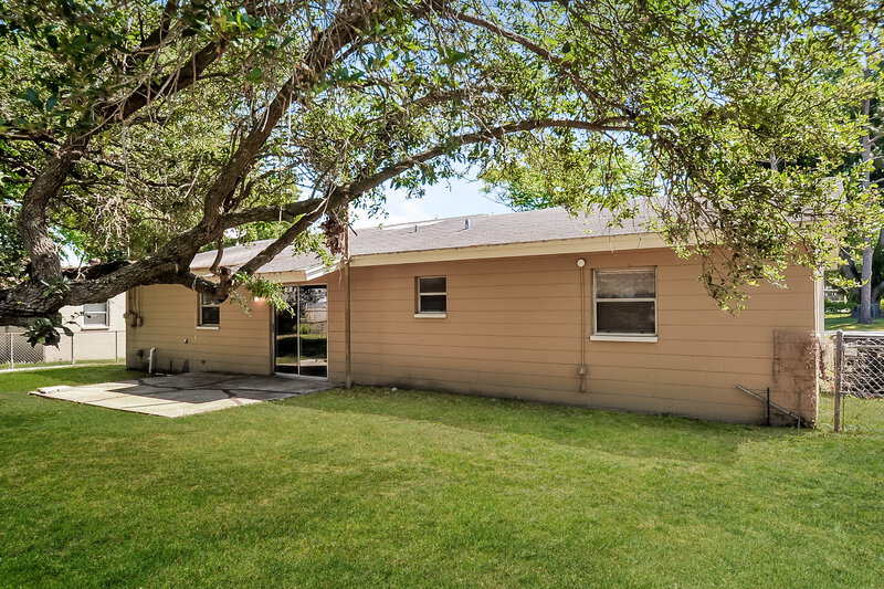 1,810/Mo, 5927 Stokes Rd Lakeland, FL 33812 Rear View 3