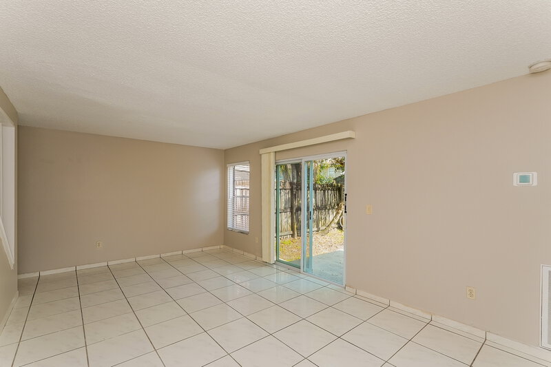 1,820/Mo, 14019 Village Terrace Dr Tampa, FL 33624 Living Room View 3
