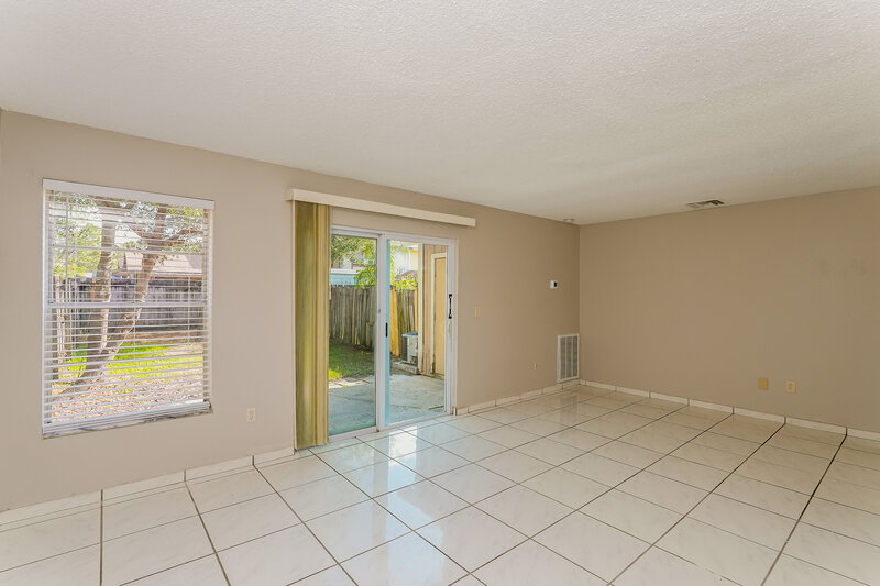1,820/Mo, 14019 Village Terrace Dr Tampa, FL 33624 Living Room View 5