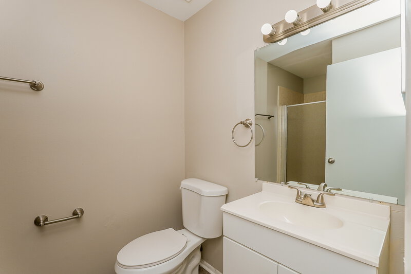 1,820/Mo, 14019 Village Terrace Dr Tampa, FL 33624 Main Bathroom View