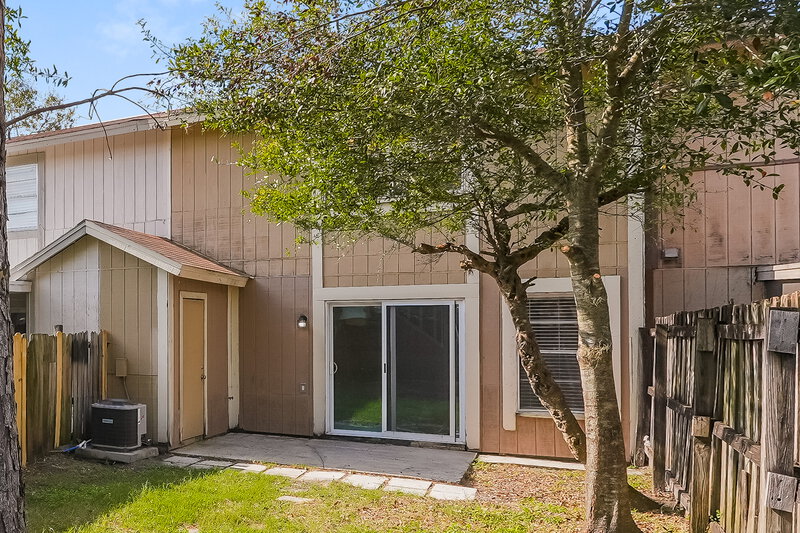 1,820/Mo, 14019 Village Terrace Dr Tampa, FL 33624 Rear View