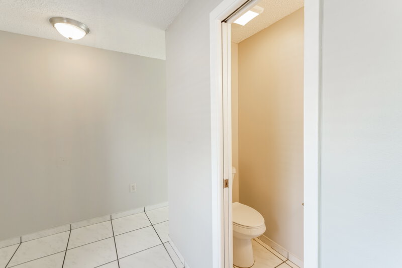 1,820/Mo, 14019 Village Terrace Dr Tampa, FL 33624 Bathroom View 3