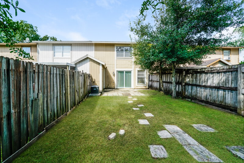 1,820/Mo, 14019 Village Terrace Dr Tampa, FL 33624 Rear View 3