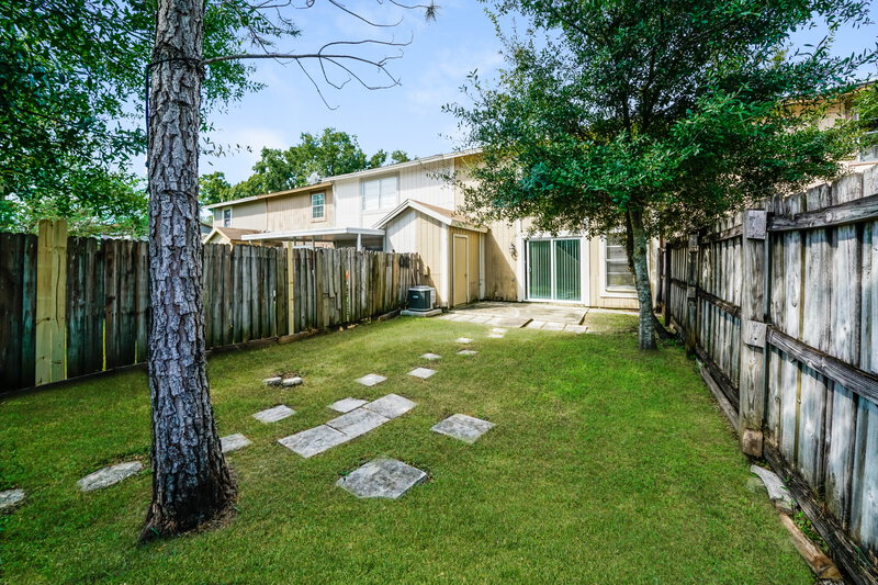 1,820/Mo, 14019 Village Terrace Dr Tampa, FL 33624 Rear View 4