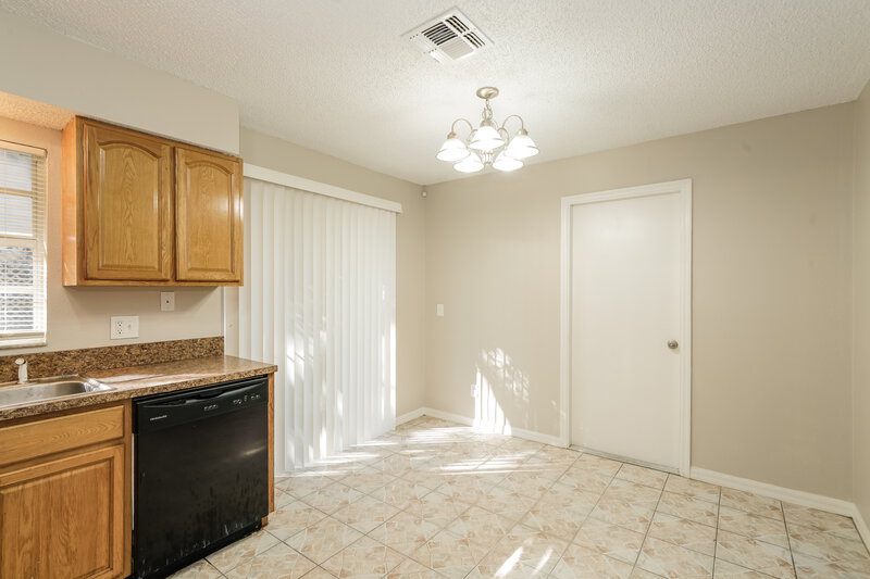 2,720/Mo, 37340 Carter Ave Dade City, FL 33523 Dining Room View 2