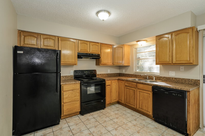 2,720/Mo, 37340 Carter Ave Dade City, FL 33523 Kitchen View