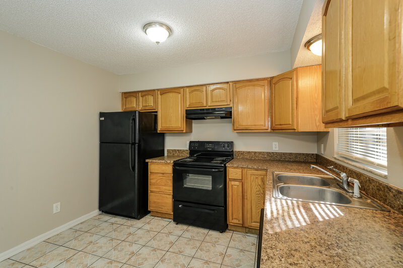 2,720/Mo, 37340 Carter Ave Dade City, FL 33523 Kitchen View 2