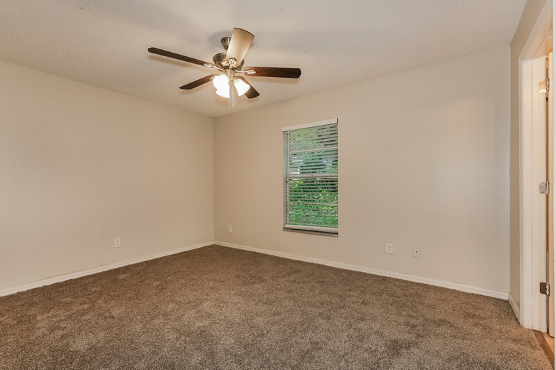 1,660/Mo, 37340 Carter Ave Dade City, FL 33523 Main Bedroom View
