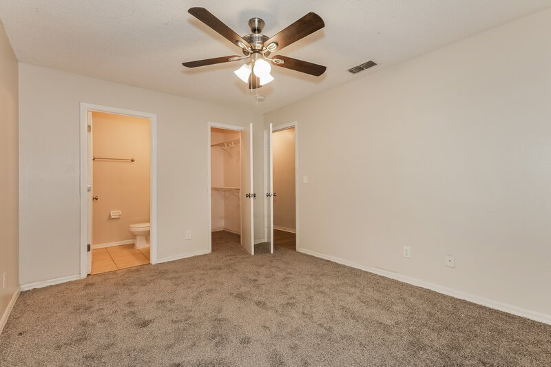 1,660/Mo, 37340 Carter Ave Dade City, FL 33523 Main Bedroom View 2