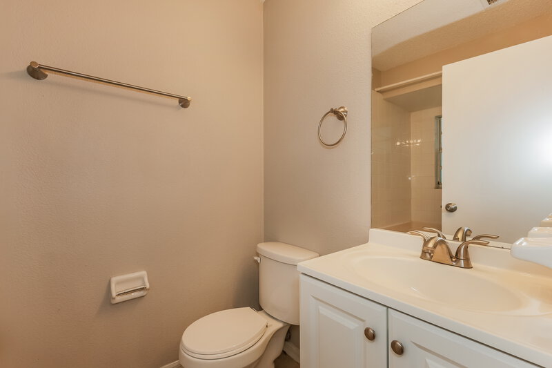 1,660/Mo, 37340 Carter Ave Dade City, FL 33523 Main Bathroom View