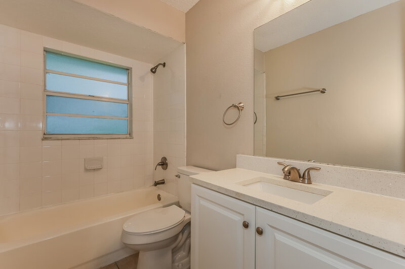 1,660/Mo, 37340 Carter Ave Dade City, FL 33523 Bathroom View