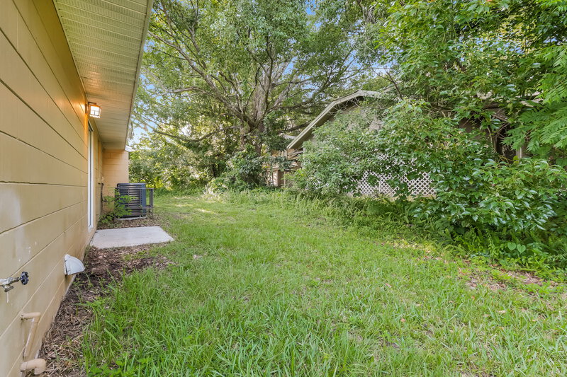 1,660/Mo, 37340 Carter Ave Dade City, FL 33523 Backyard View