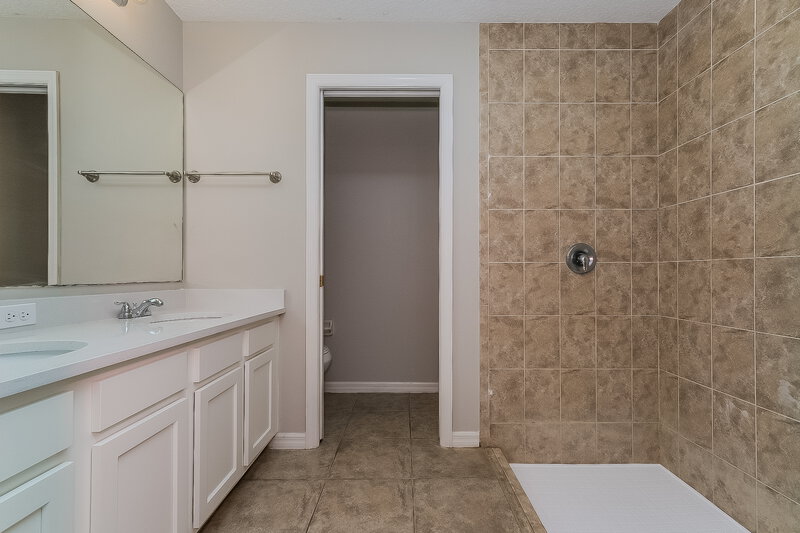 2,655/Mo, 7945 Harbor Bridge Blvd New Port Richey, FL 34654 Main Bathroom View