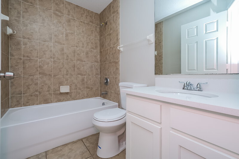 2,655/Mo, 7945 Harbor Bridge Blvd New Port Richey, FL 34654 Main Bathroom View 2