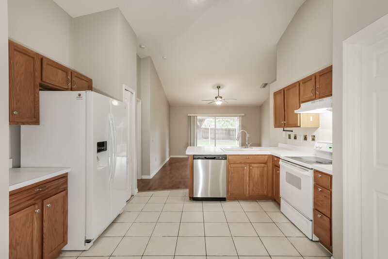 2,325/Mo, 733 Somerstone Dr Valrico, FL 33594 Kitchen View