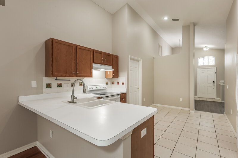 2,325/Mo, 733 Somerstone Dr Valrico, FL 33594 Kitchen View 2