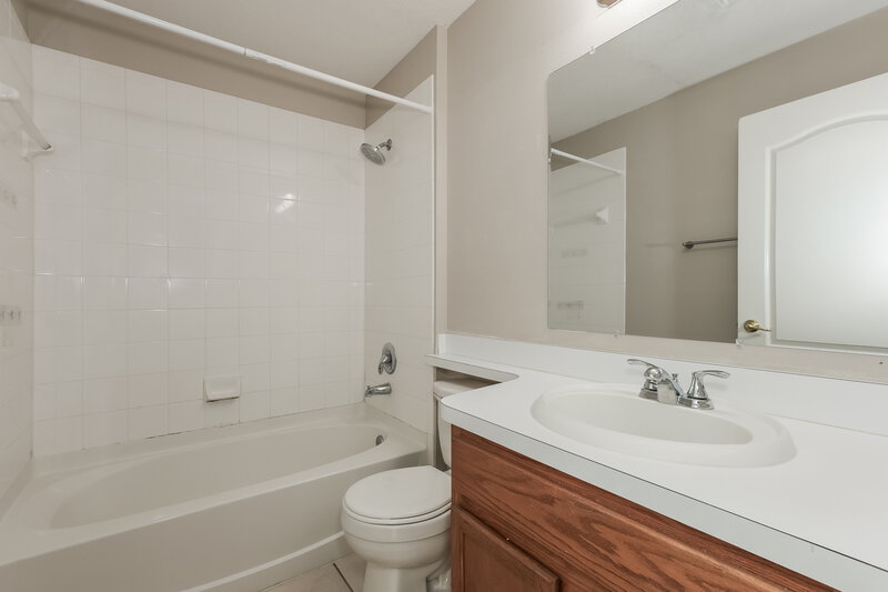 2,325/Mo, 733 Somerstone Dr Valrico, FL 33594 Bathroom View