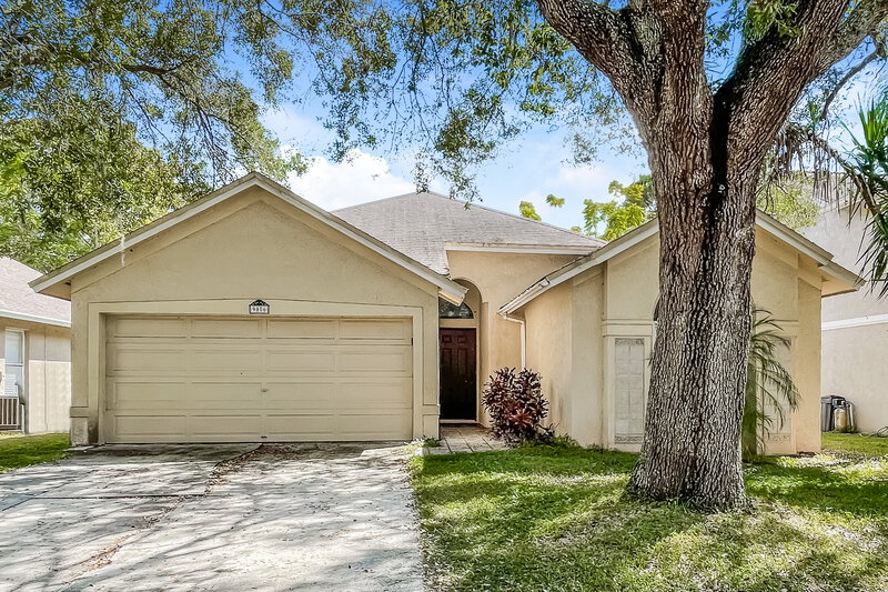 1,750/Mo, 9806 Long Meadow Dr Tampa, FL 33615 External View
