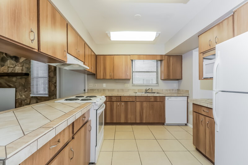 1,790/Mo, 1605 s Mcadoo Ave Bartow, FL 33830 Kitchen View