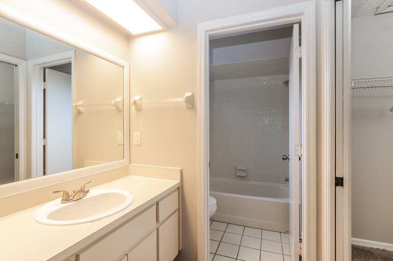 2,900/Mo, 3577 Raintree Ln Lakeland, FL 33803 Main Bathroom View