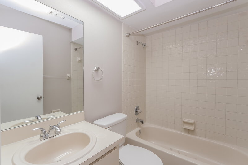 2,900/Mo, 3577 Raintree Ln Lakeland, FL 33803 Bathroom View