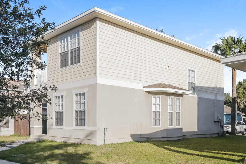2,235/Mo, 2408 E 31St Ave Tampa, FL 33610 Front View