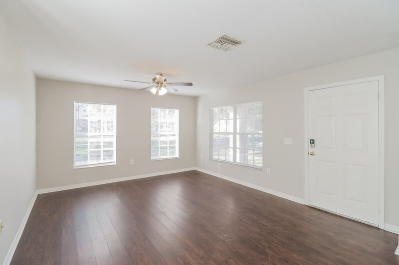 2,235/Mo, 2408 E 31St Ave Tampa, FL 33610 Living Room View