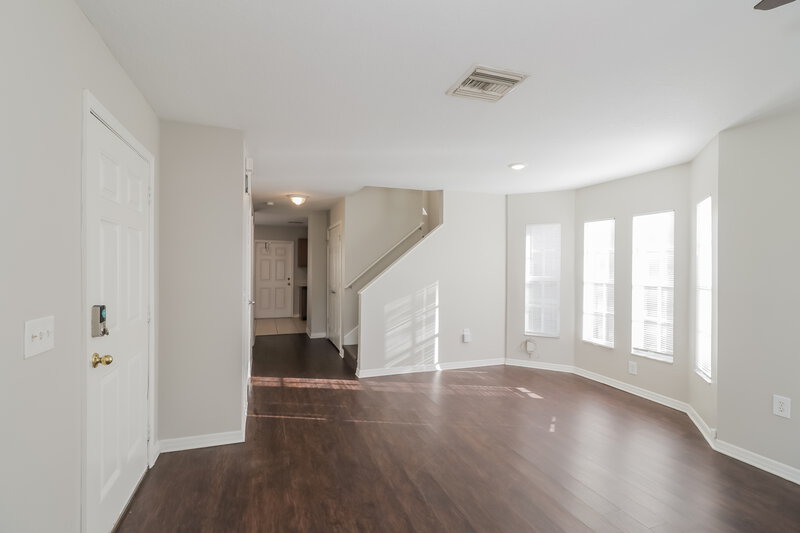 2,235/Mo, 2408 E 31St Ave Tampa, FL 33610 Living Room View 2