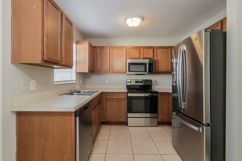 2,235/Mo, 2408 E 31St Ave Tampa, FL 33610 Kitchen View