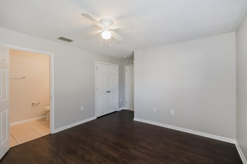 2,235/Mo, 2408 E 31St Ave Tampa, FL 33610 Main Bedroom View