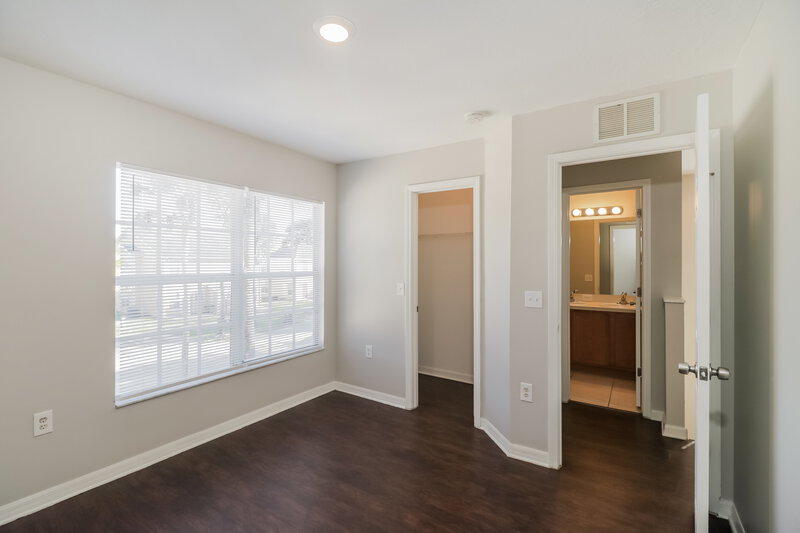 2,235/Mo, 2408 E 31St Ave Tampa, FL 33610 Main Bedroom View 2