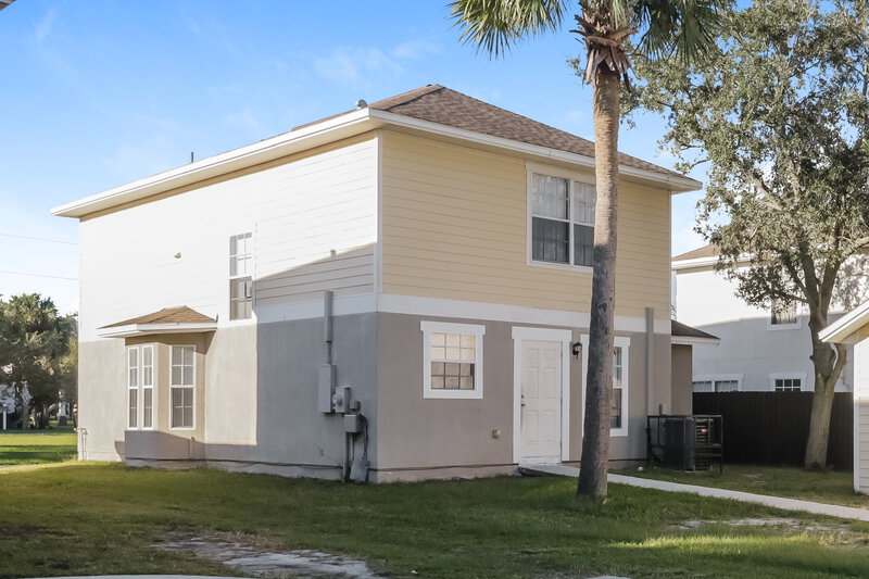 2,235/Mo, 2408 E 31St Ave Tampa, FL 33610 Rear View 2