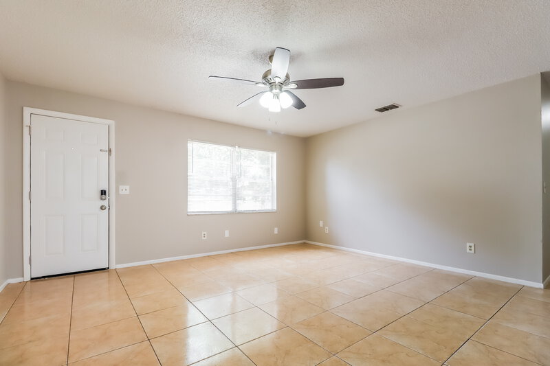 2,000/Mo, 2507 N 55TH ST Tampa, FL 33619 Living Room View