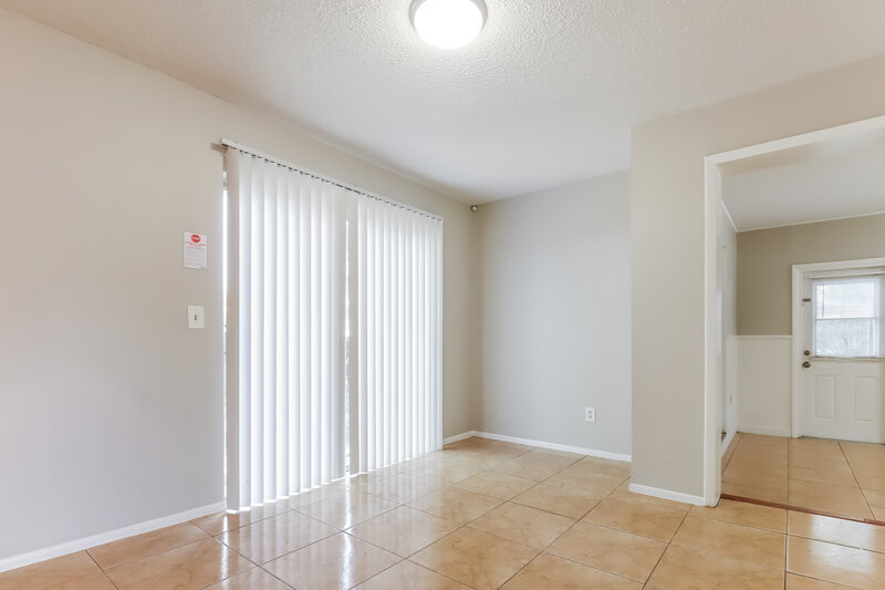 2,000/Mo, 2507 N 55TH ST Tampa, FL 33619 Dining Room View