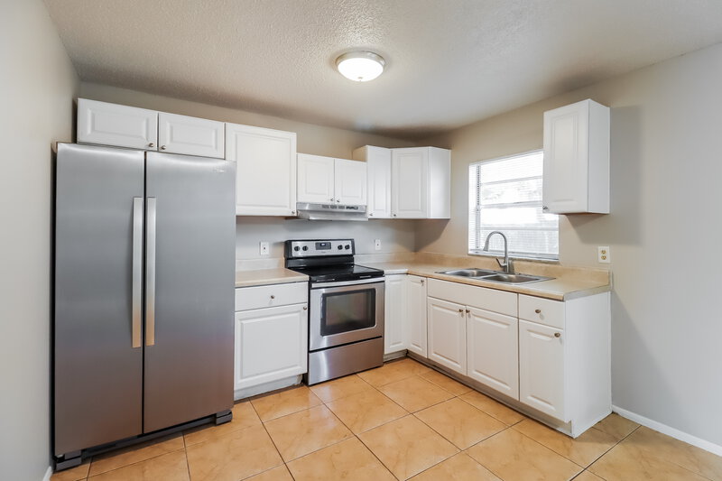 2,000/Mo, 2507 N 55TH ST Tampa, FL 33619 Kitchen View