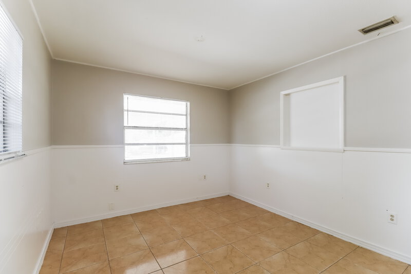 2,000/Mo, 2507 N 55TH ST Tampa, FL 33619 Family Room View 2