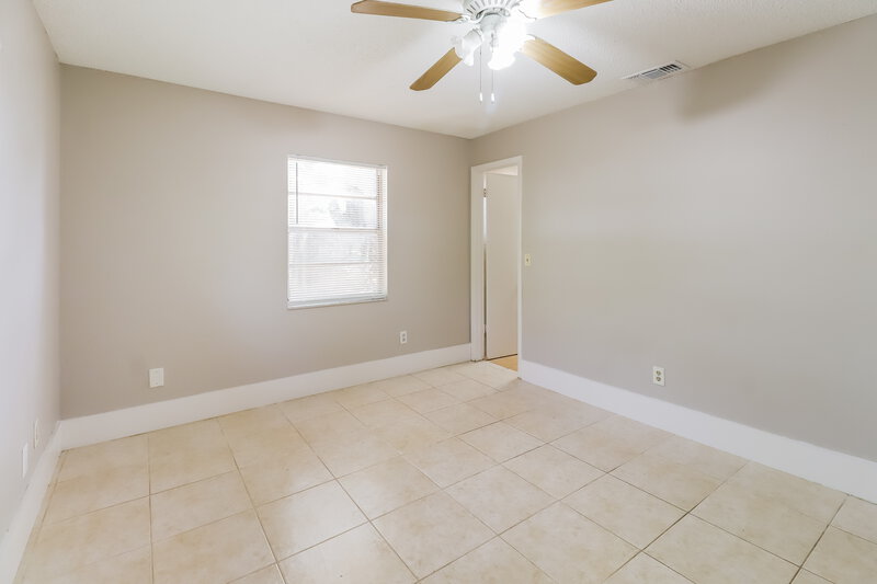 2,000/Mo, 2507 N 55TH ST Tampa, FL 33619 Main Bedroom View