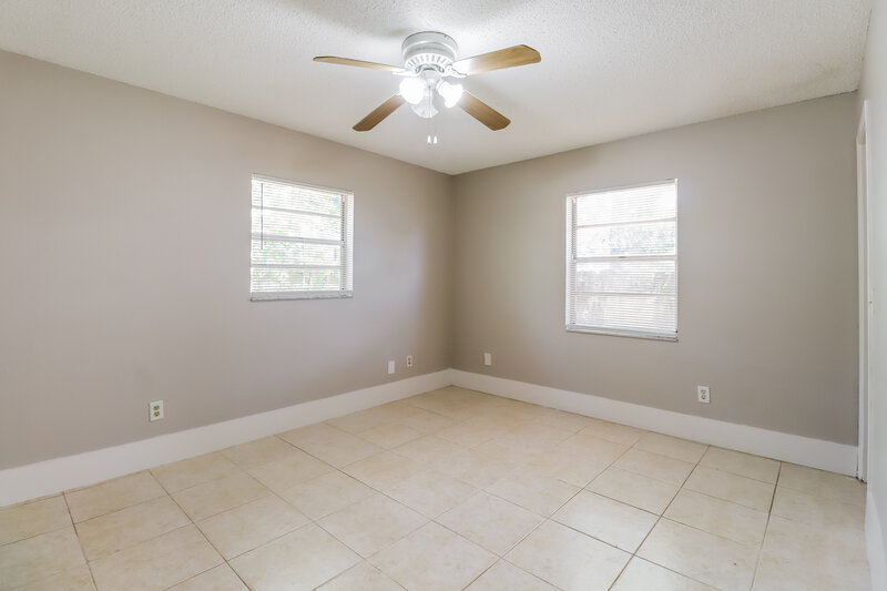 2,000/Mo, 2507 N 55TH ST Tampa, FL 33619 Main Bedroom View 2