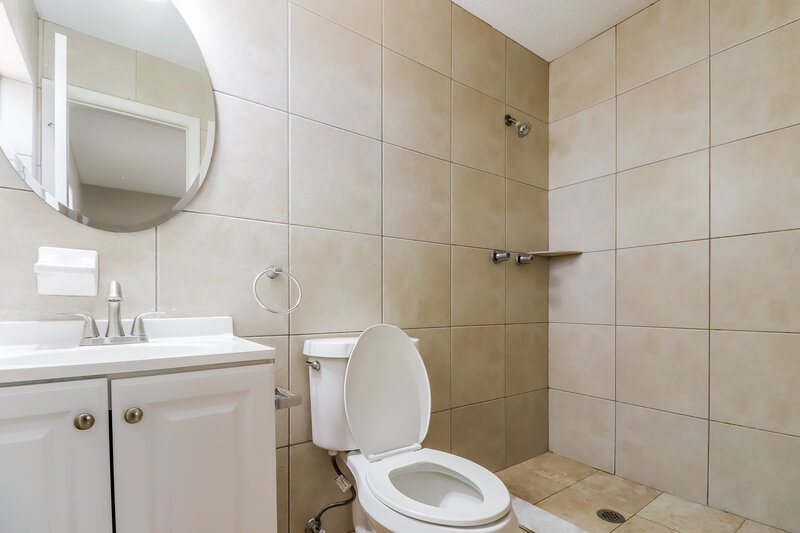 2,000/Mo, 2507 N 55TH ST Tampa, FL 33619 Bathroom View