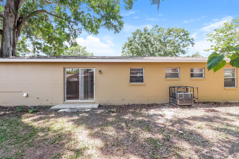 2,000/Mo, 2507 N 55TH ST Tampa, FL 33619 Rear View