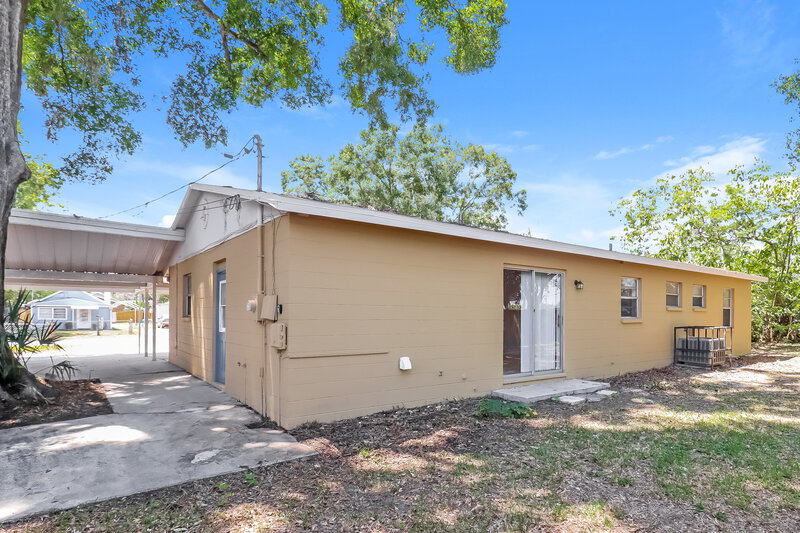 2,000/Mo, 2507 N 55TH ST Tampa, FL 33619 Rear View 2