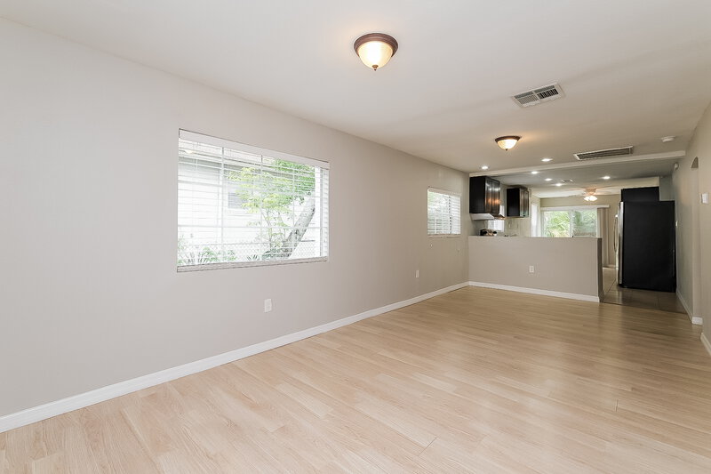 1,660/Mo, 522 E LIME ST Tarpon Springs, FL 34689 Living Room View