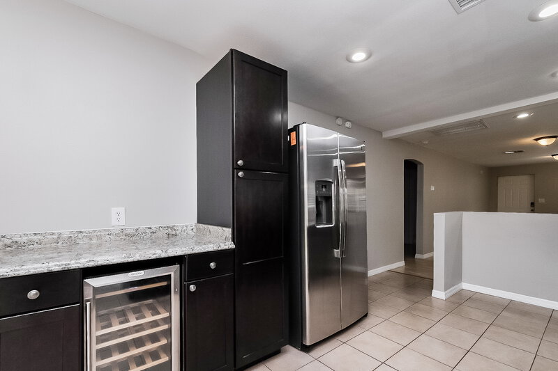 1,660/Mo, 522 E LIME ST Tarpon Springs, FL 34689 Kitchen View 2