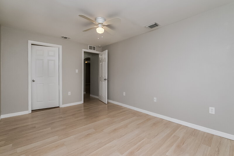 1,660/Mo, 522 E LIME ST Tarpon Springs, FL 34689 Main Bedroom View