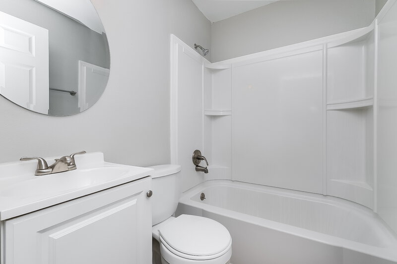 1,660/Mo, 522 E LIME ST Tarpon Springs, FL 34689 Bathroom View