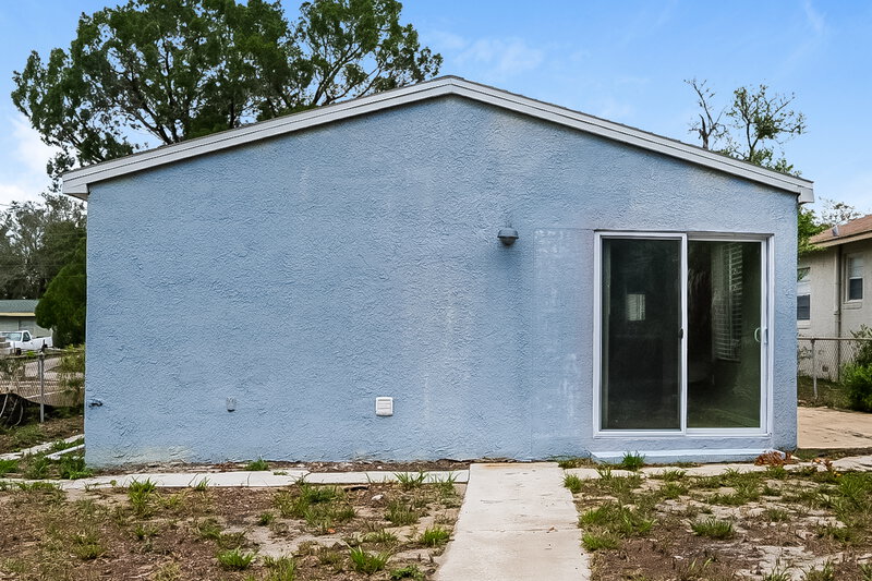 1,660/Mo, 522 E LIME ST Tarpon Springs, FL 34689 Rear View