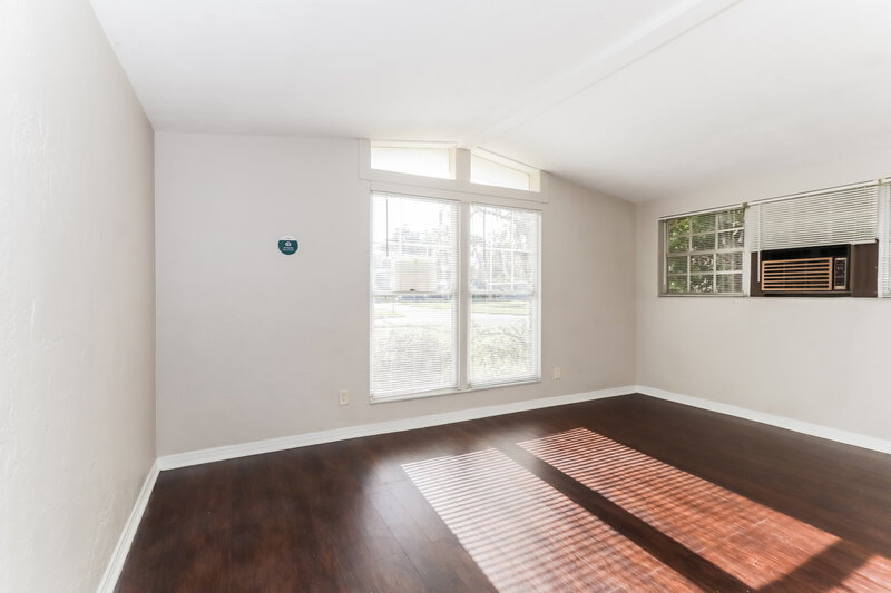 3,160/Mo, 605 W River Dr Temple Terrace, FL 33617 Living Room View